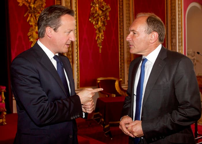 David Cameron talks to Sir Tim Berners Lee