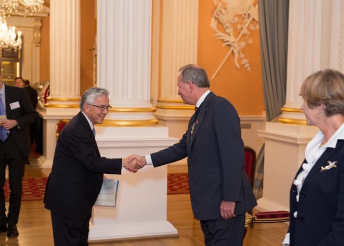 Dr Choon Fong Shih meets the Lord Mayor of the City of London on the 2015 QE Prize Presentation day