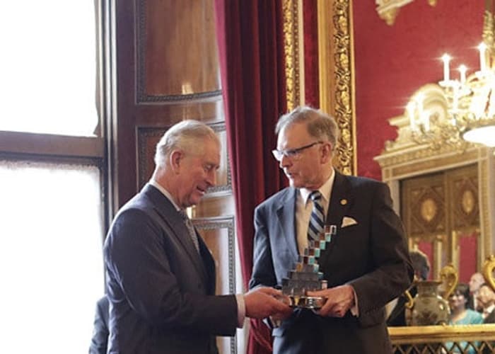 HRH The Prince of Wales presents the QE Prize trophy to Michael Tompsett at the 2017 QEPrize Presentation