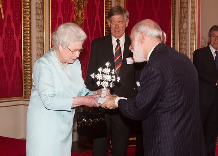 Her Majesty The Queen presenting the QE Prize trophy to Vint Cerf