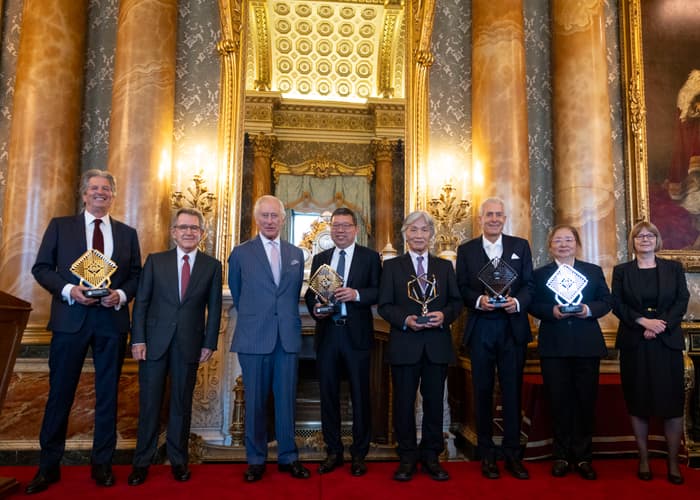 Professor Martin Green, QEPrize Chairman Lord Browne of Madingley, His Majesty The King, Dr Jianhua Zhao, Dr Masato Sagawa, Professor Andrew Bakers, Dr Aihua Wang and Dame Lynn Gladden, Chair of the QEPrize Judges  Photograph: Jason Alden/QEPrize