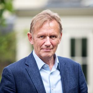 Headshot of Peter Richardson